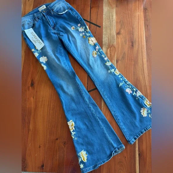 BAMBOO Blue Flare Jeans with Floral Embroidery - Picture 2 of 11